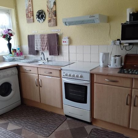 Super Single Room Кардиф Екстериор снимка