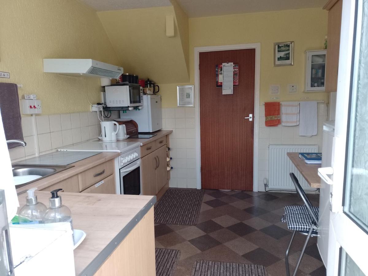 Super Single Room Кардиф Екстериор снимка