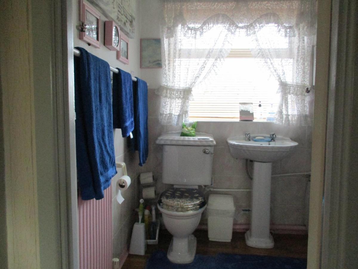 Super Single Room Кардиф Екстериор снимка