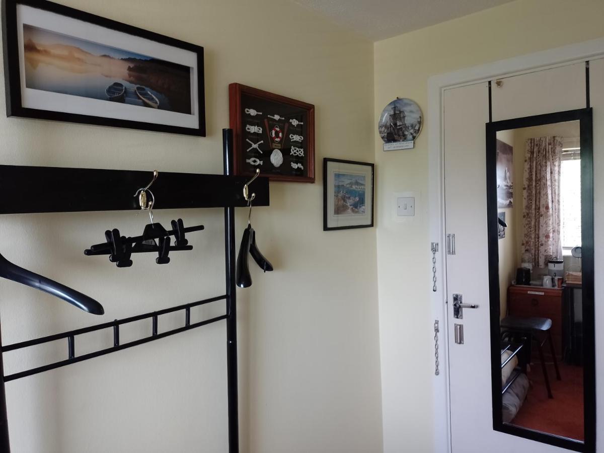 Super Single Room Кардиф Екстериор снимка