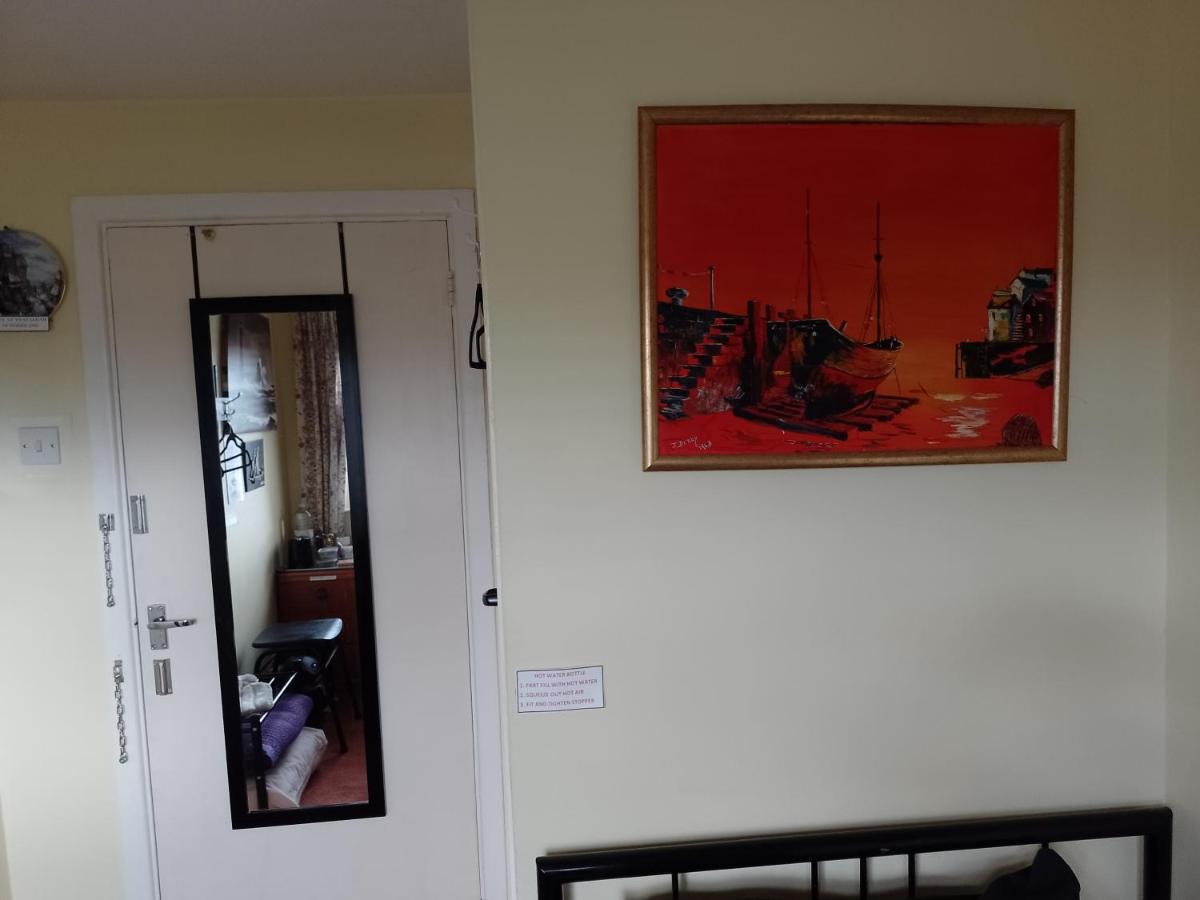Super Single Room Кардиф Екстериор снимка